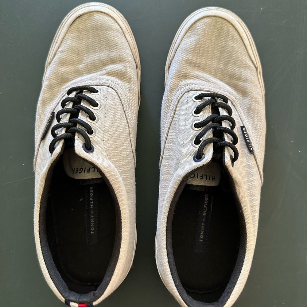 Men’s Tommy Hilfiger Sneaker Size 8.5